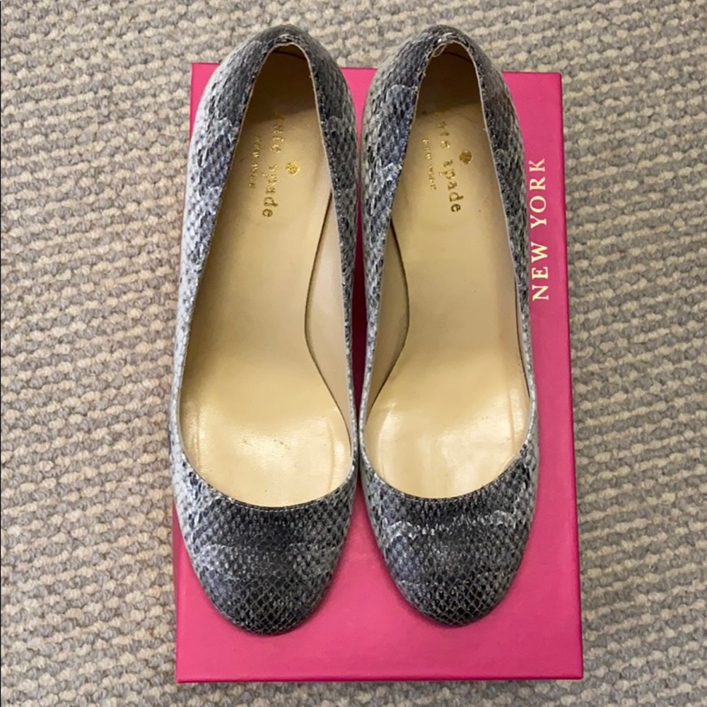 Kate Spade size 9 grey/white snakeskin heels